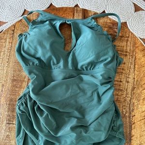 Ellen Tracy, women’s keyhole, swimsuit, size 14 green